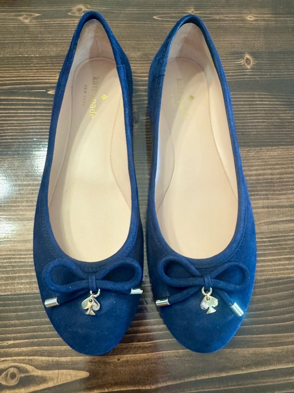 kate spade‎ Willa Navy Suede Bow Flats with Charm EUC Size 7.5